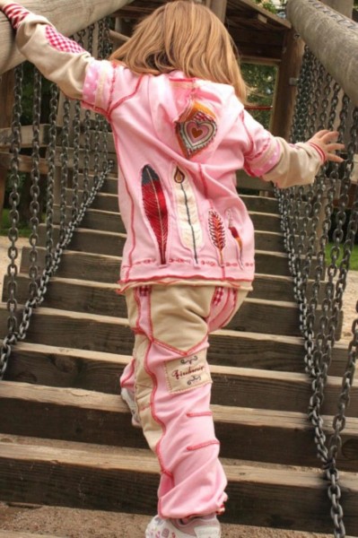 Xater in Rosa mit Doppelärmeln und Kapuze