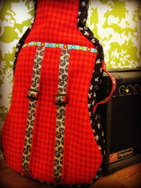 Tasche für eine Gitarre, Anleitung und Schnittmuster zum Download als PDF-Ebook zum selber Nähen