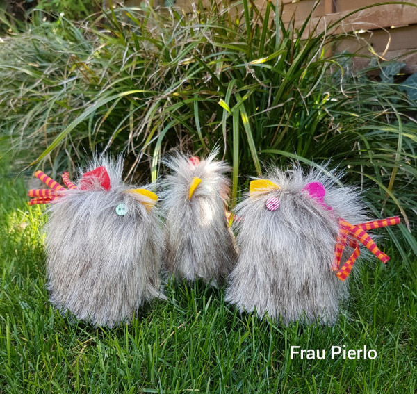 Flauschige Eierwärmer selber nähen - Kükenbande aus Fell