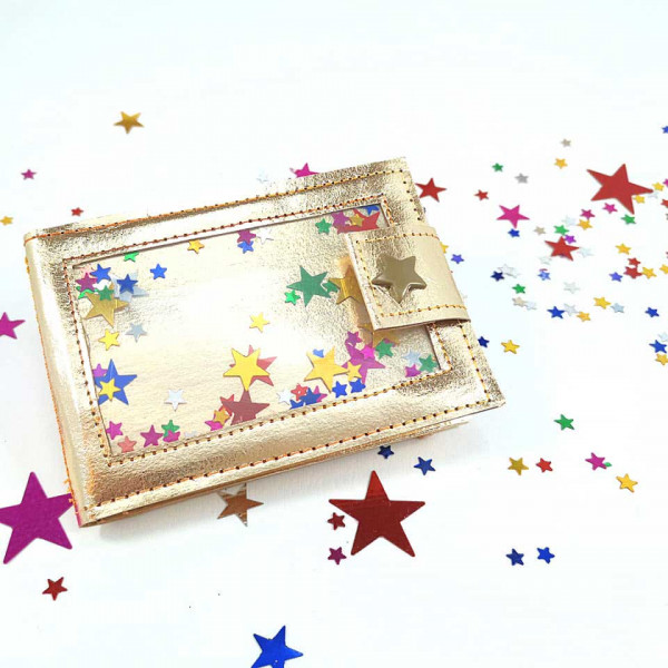 DIY Geldbörse aus goldenem Papier in Lederoptik