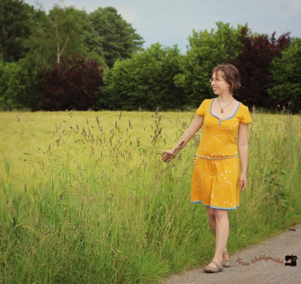 Selbstgenähtes Damenkleid aus Jersey