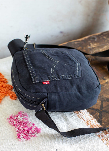 BugWelle, Umhängetasche mit geräumiger Vordertasche