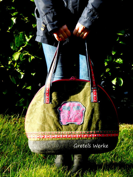 PDF-Schnittmuster für eine mittelgroße Handtasche in halbrunder Form.