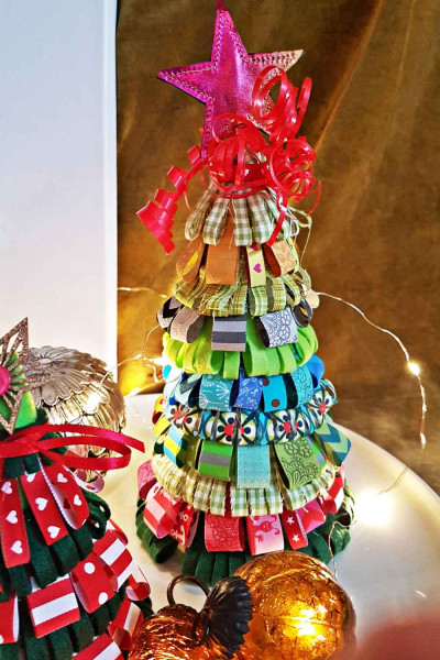 Weihnachtsbaum bunt zum Dekorieren