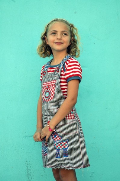 Schnittmuster Mädchen-Latzrock mit Taschen und verstellbaren Trägern.