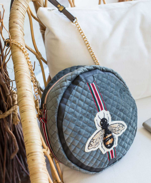 PDF-Schnittmuster Damen-Umhängetasche runde Form aus Stepp-taschenstoff mit Bienenapplikation