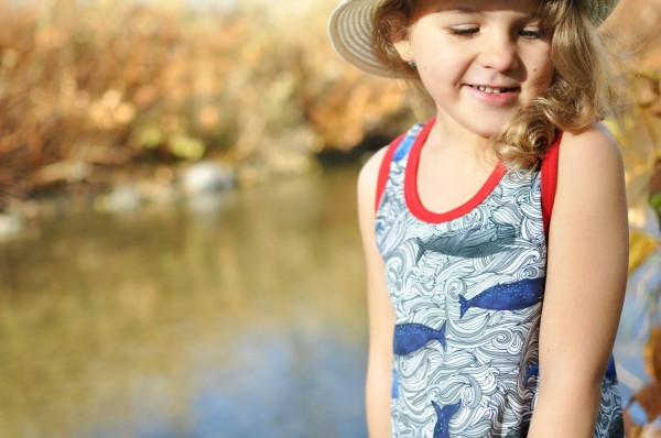 Kinderjerseykleid nähen - Schnittmuster Whitney mit nur 2 Schnittteilen