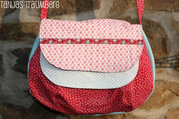 Umhängetasche aus Blümchenstoff