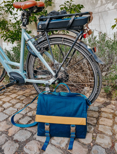 Satteltasche für eine Fahrradtasche, Ebook von KlasseKleckse und farbenmix