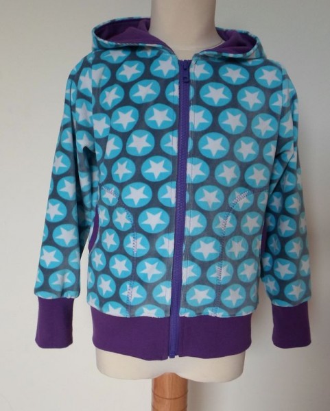 Sweatjacke für Kinder nähen - Schnittmuster Bella von Mialuna