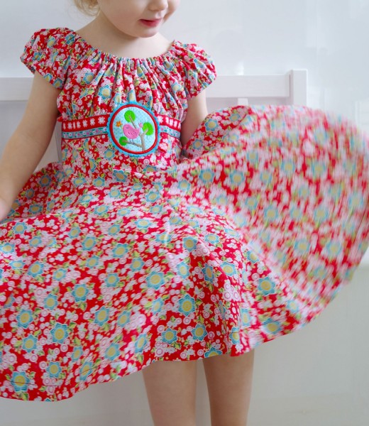 Elodie Festtagskleid aus Blümchenstoff