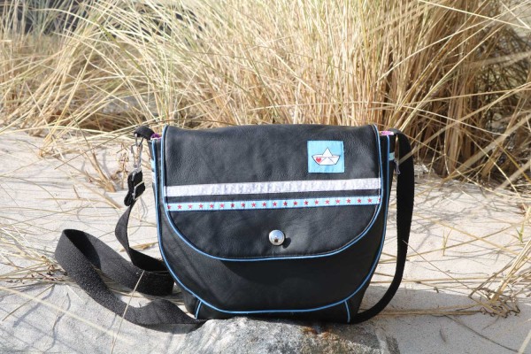 Strandläufer-Tasche aus Kunstleder, genäht vom Haus mit dem Rosensofa.