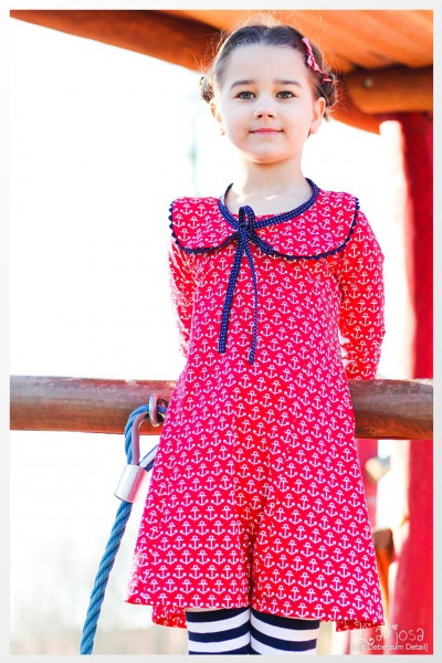 Kinderkleid Kiara mit abnehmbarem Bubikragen zum Binden.