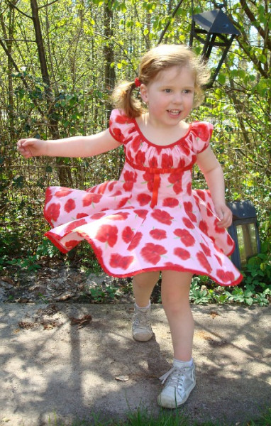 Einschulungskleid nähen - Schnittmuster "Elodie" Traumkleid für Mädchen