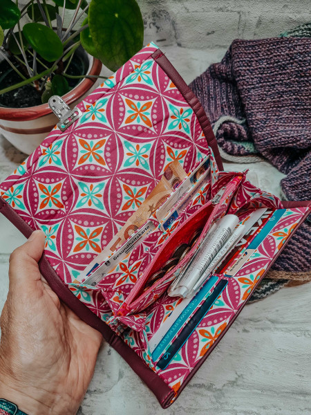 Geldbörse mit vielen Karrtenfächern