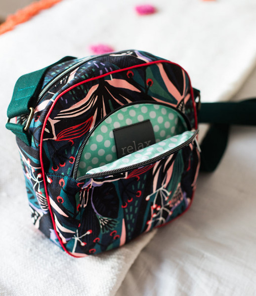 BugWelle, Umhängetasche mit geräumiger Vordertasche