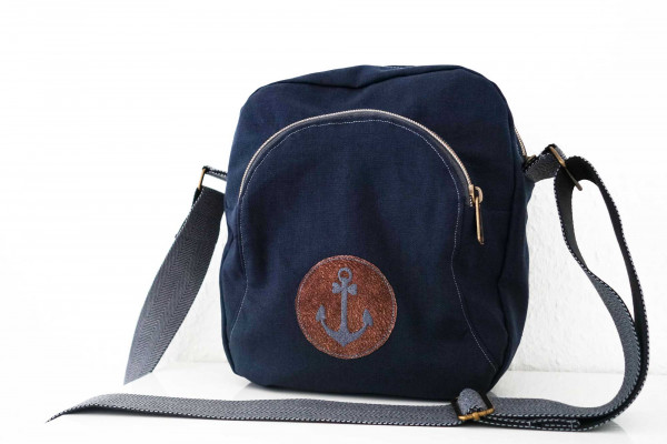 BugWelle, Umhängetasche mit geräumiger Vordertasche