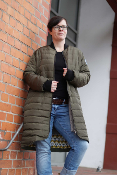 Lady Urban Damen Schnittmuster für einen leichten Steppmantel mit Bündchenkragen