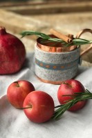 Graues Webband mit orangefarbenen Sternen