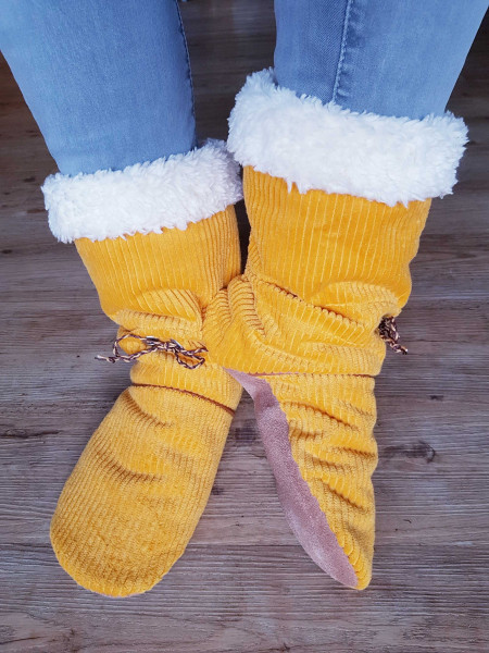 Damen Hüttenschuhe aus Cord mit warmem Futter