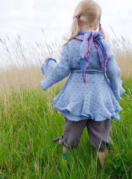 Schnittmuster Mädchen Volant-Wickelbluse "Hermosa" mit Trompetenärmeln