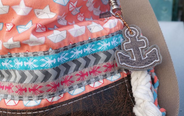 Einkaufstasche PacksEin mit aufgenähten Webbändern