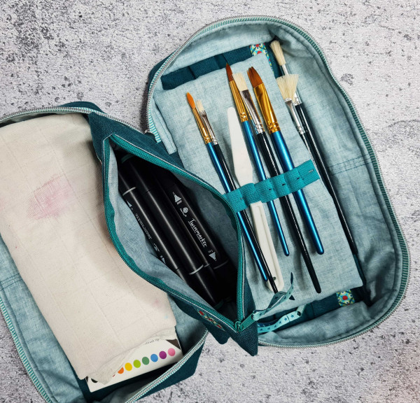 Pinsel, Stifte und Farben gut organisiert, Nähanleitung