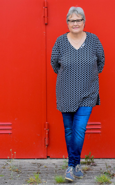 Schnittmuster Damen-Longbluse mit V-Ausschnitt in großen Größen