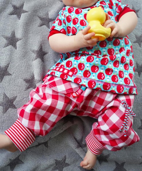 Klimperklein Babyhose aus Webware
