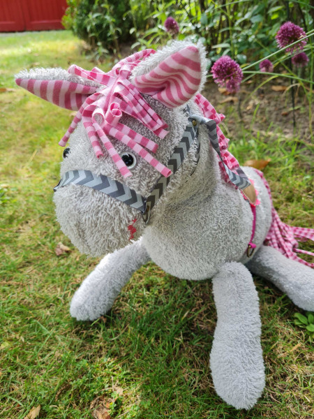 Kuschelpferd selber nähen, Schnittmuster Knuffelpferdchen von farbenmix