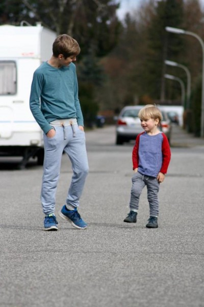 Jogginghosen in schmaler Passform für Jungs nähen. Schnittmuster "Haven" von Mialuna für Girls & Boys.