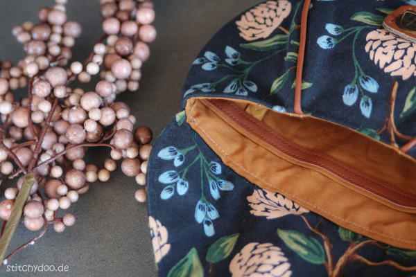 Schnittmuster kleine Damen-Handtasche mit Steckschloss und Umhängegurt