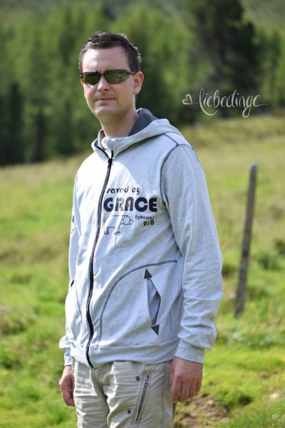 Papierschnittmuster mialuna Mister Sky aus grauem Sweat