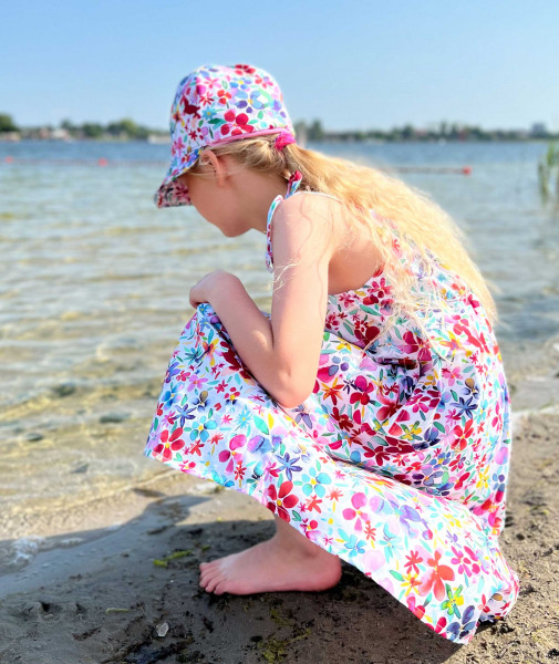 Mädchen-Kleid Esi mit Bindebändern aus geblümtem Baumwollstoff