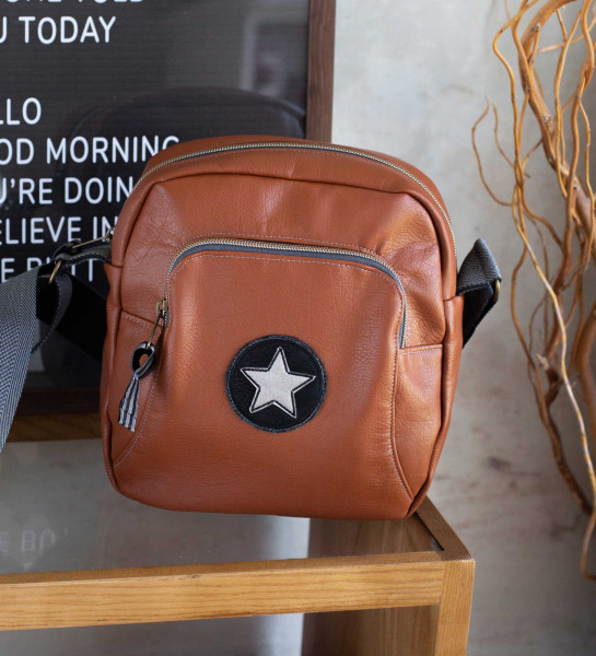 Bugwelle Adventskalendertasche in eckiger Form aus braunem Kunstleder