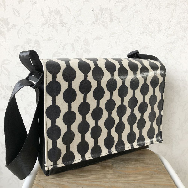 Umhängetasche aus LKW-Plane, BasicModell, Ebook