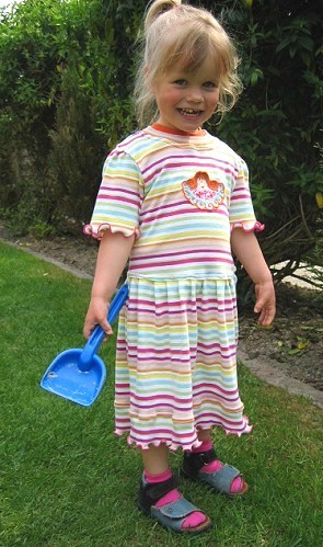 YOLA, Neckholderkleid, Schnittmuster