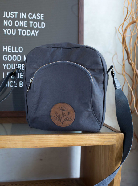 BugWelle, Umhängetasche mit geräumiger Vordertasche