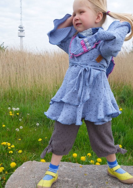 Schnittmuster Mädchen Volant-Wickelbluse "Hermosa" mit Trompetenärmeln