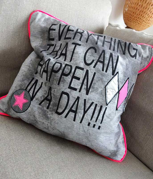 Sofakissen selber nähen - Freebie Nähanleitung von Farbenmix gratis downloaden.