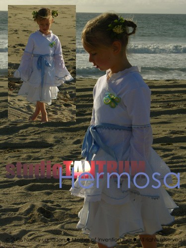 Schnittmuster Mädchen Volant-Wickelbluse "Hermosa" mit Trompetenärmeln