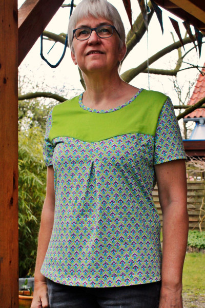 Schnittmuster Damen-Kurzarmshirt Fanö mit Vorderteilpasse und eingearbeiteter Kellerfalte.