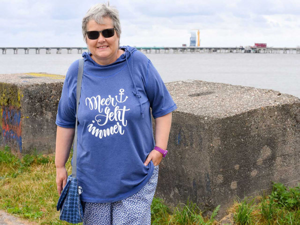 Plussize Kurzarmshirt Big Lady Rose mit Kapuze von mialuna