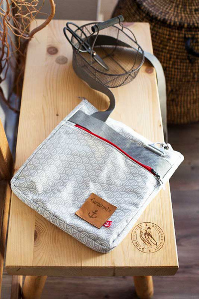 farbenmix Umhängetasche für Männer, klein und schlicht mit verstellbarem Schultergurt.