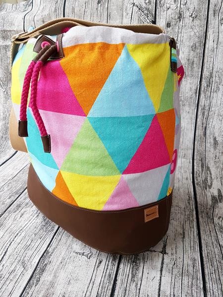 Selbstgenähte Einkaufstasche mit Kunstleder