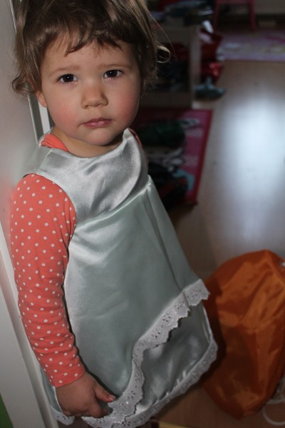 WILLEMIENTJE, Festkleid, Schnittmuster