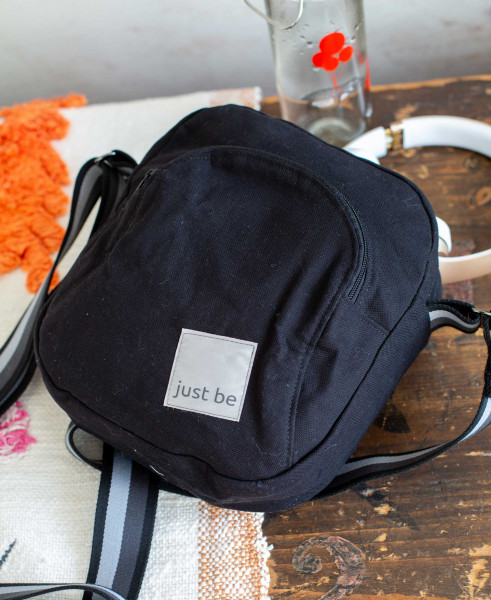 BugWelle, Umhängetasche mit geräumiger Vordertasche