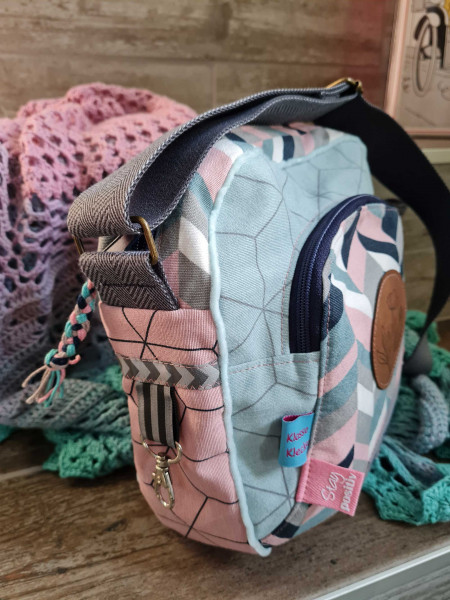 BugWelle, Umhängetasche mit geräumiger Vordertasche