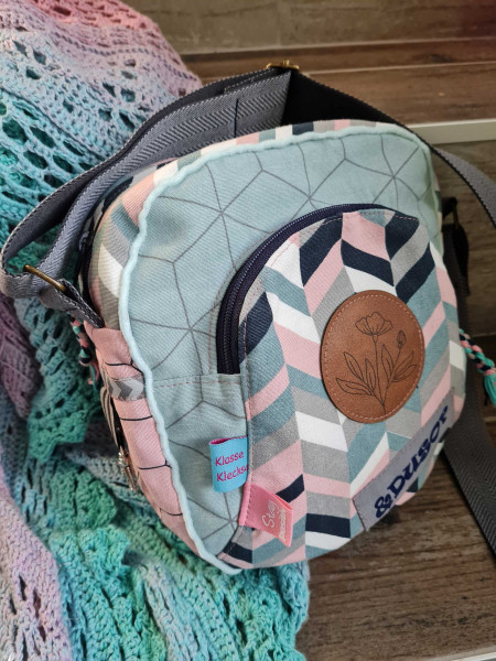 BugWelle, Umhängetasche mit geräumiger Vordertasche