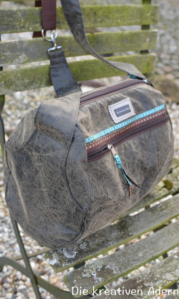 Schnittmuster mittelgroße Umhängetasche aus Vintage-Kunstleder